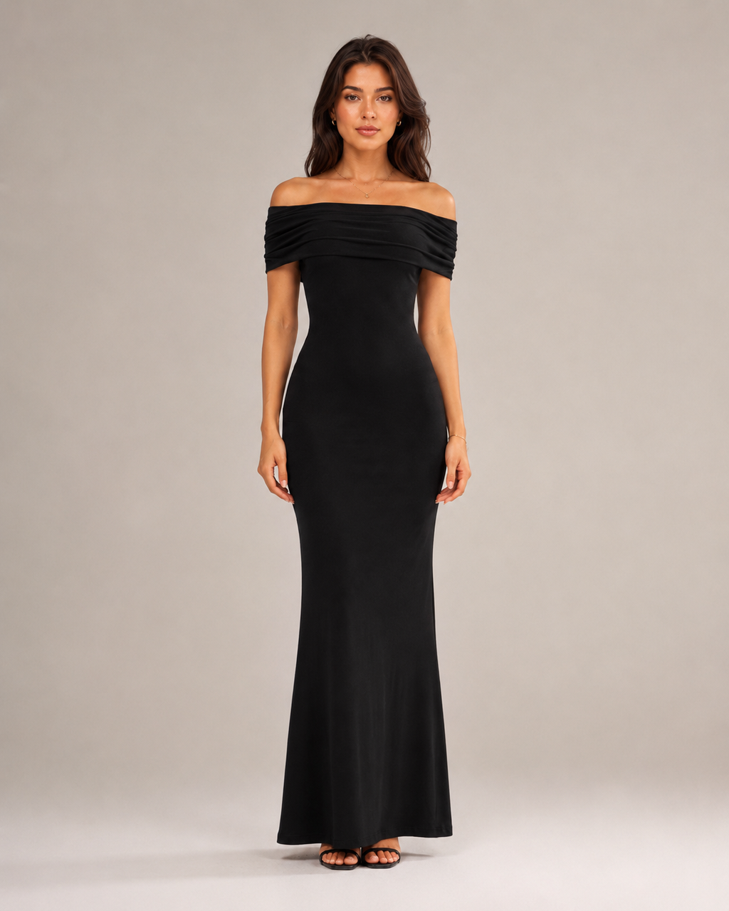 Women's Strapless Open-Back Maxi Dress with a Figure-Hugging Silhouette