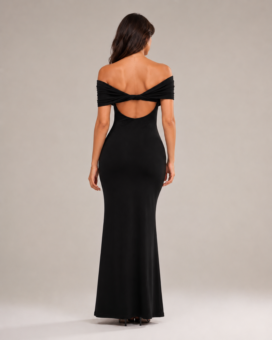 Women's Strapless Open-Back Maxi Dress with a Figure-Hugging Silhouette