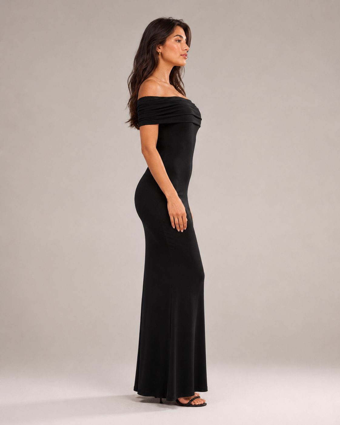 Women's Strapless Open-Back Maxi Dress with a Figure-Hugging Silhouette