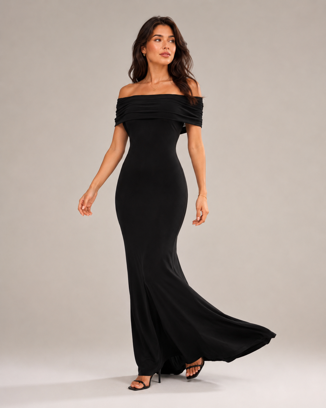Women's Strapless Open-Back Maxi Dress with a Figure-Hugging Silhouette