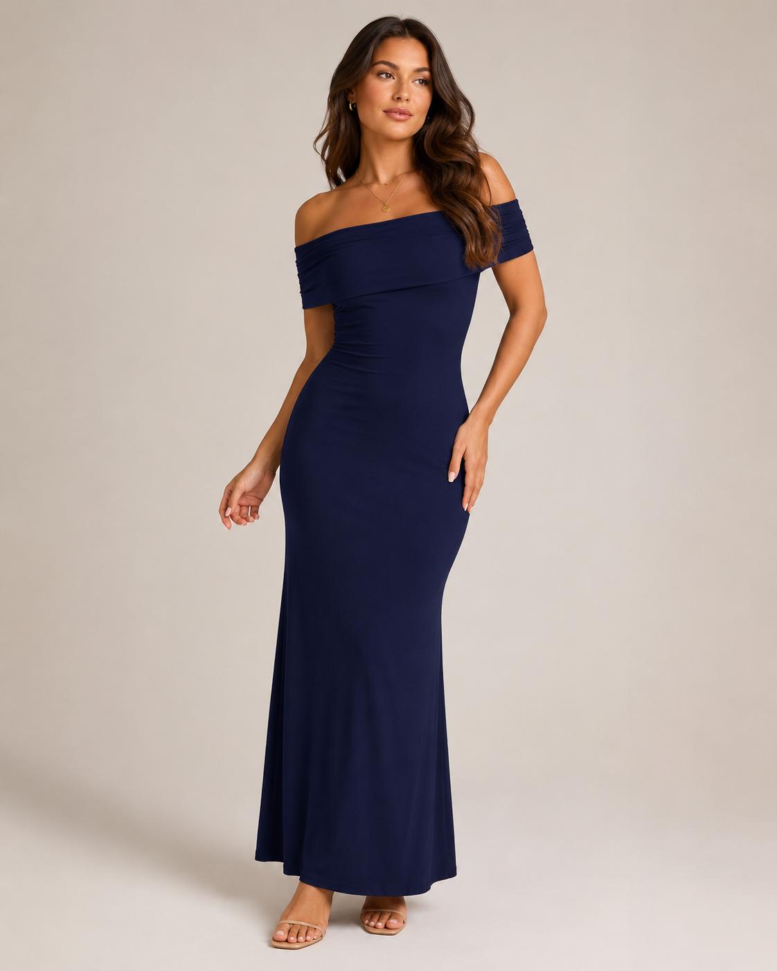 Women's Strapless Open-Back Maxi Dress with a Figure-Hugging Silhouette