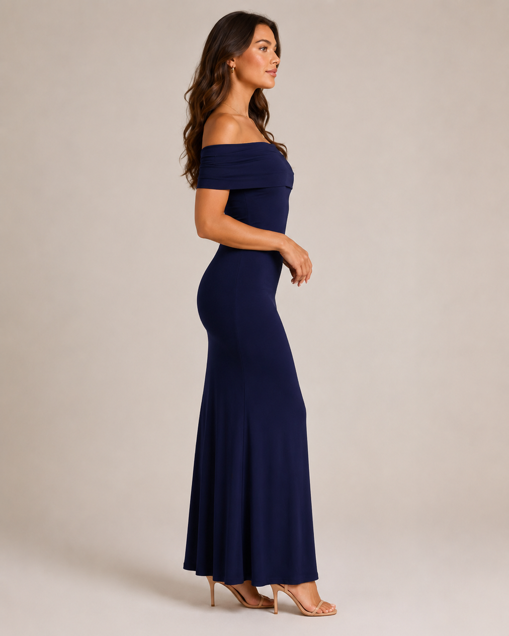 Women's Strapless Open-Back Maxi Dress with a Figure-Hugging Silhouette
