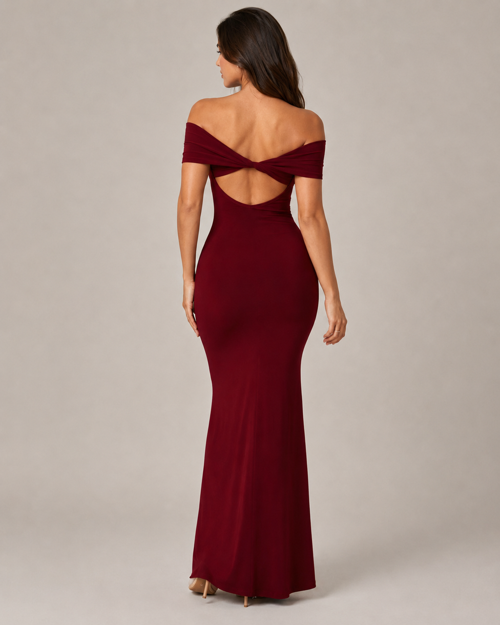 Women's Strapless Open-Back Maxi Dress with a Figure-Hugging Silhouette