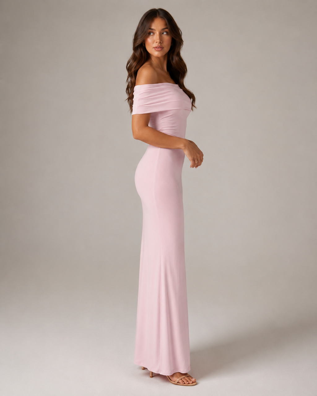 Women's Strapless Open-Back Maxi Dress with a Figure-Hugging Silhouette