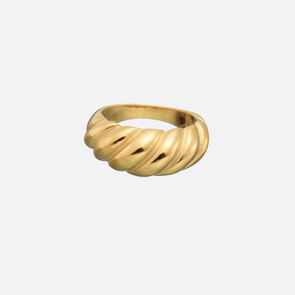 Croissantia Ring