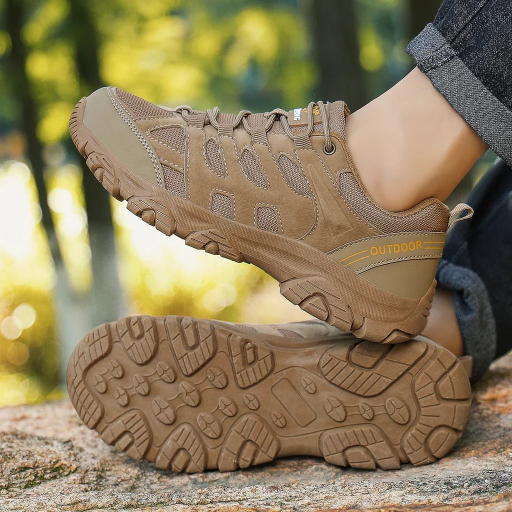 Men's Winter Hiking Shoes, Low Cut and Lace-Up