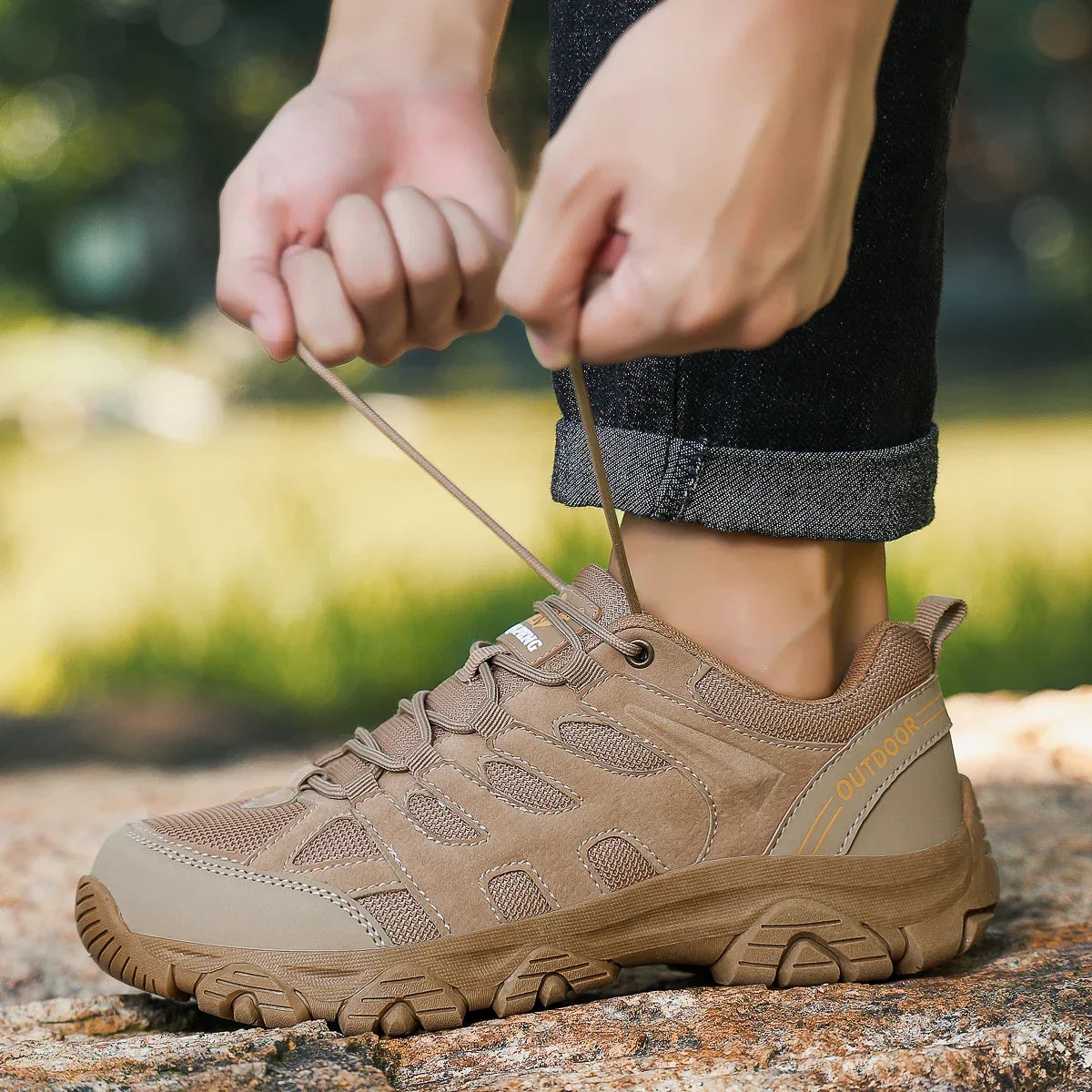 Men's Winter Hiking Shoes, Low Cut and Lace-Up