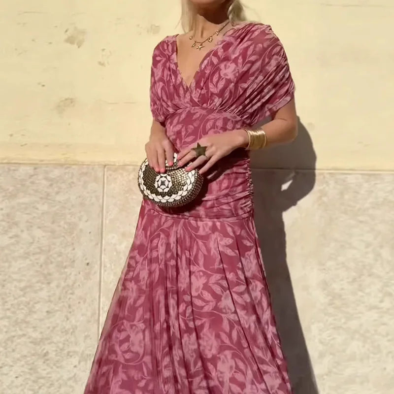 Vestido largo floral para invitadas de boda con escote bardot y cintura fruncida