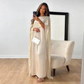 Vestido largo elegante para mujer con capa fluida