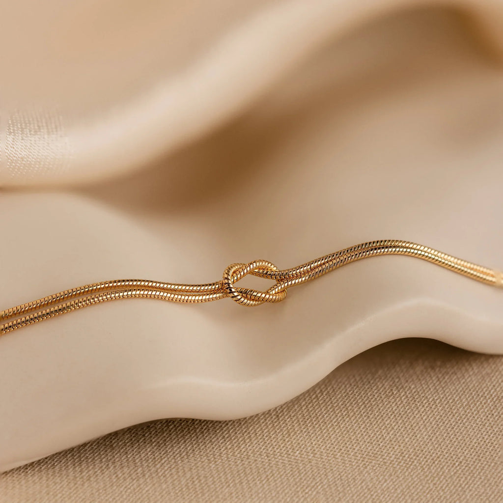 Forever Knot Bracelet – Meaningful Gift for Couples, Best Friends & Family