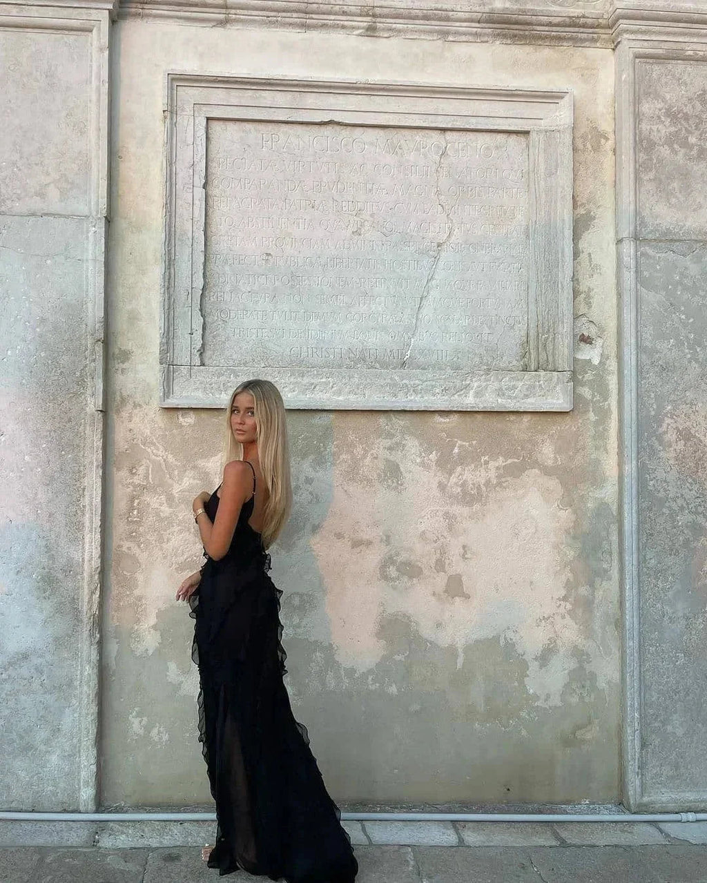 Vestido largo elegante de corte sirena con volantes para mujer